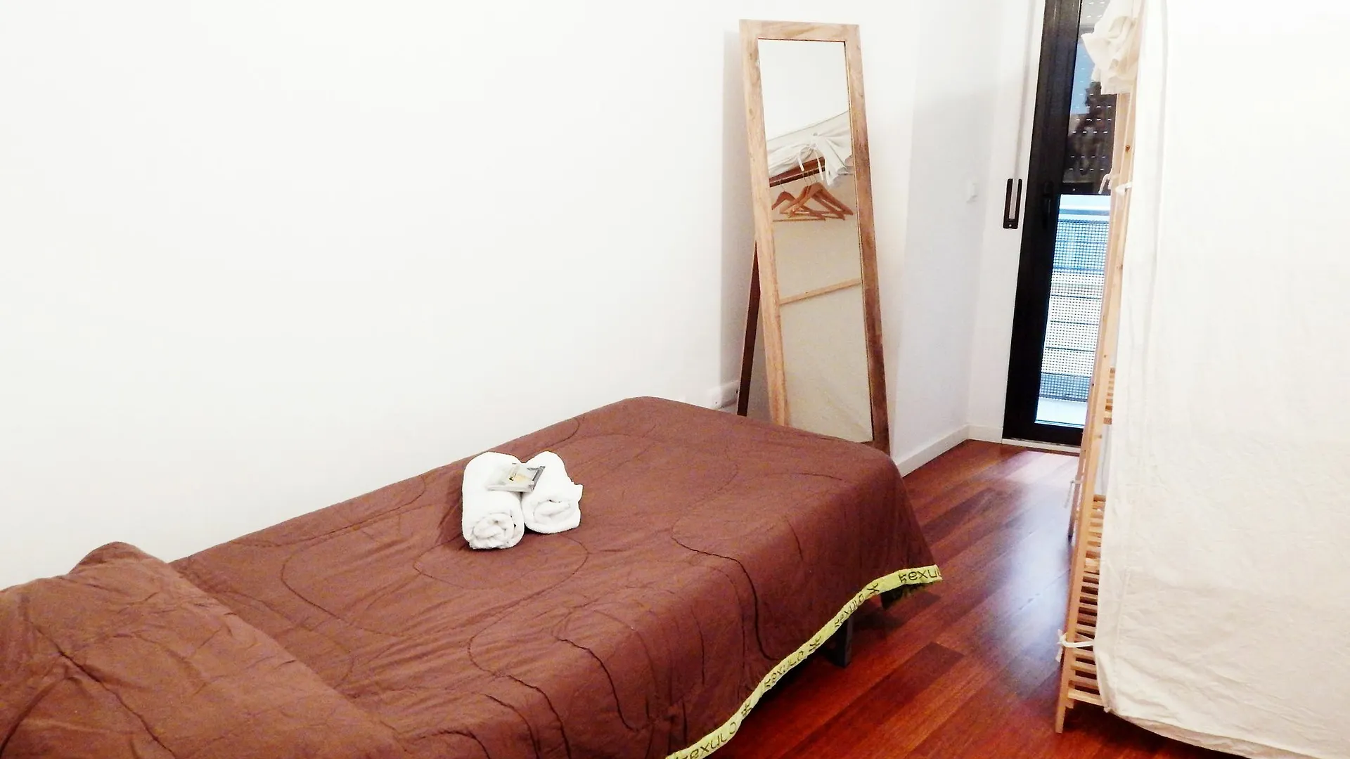 Apartament Girona Catedral contacts
